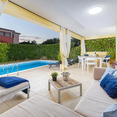 House With Pool And Whirlpool Βίλα Sarići