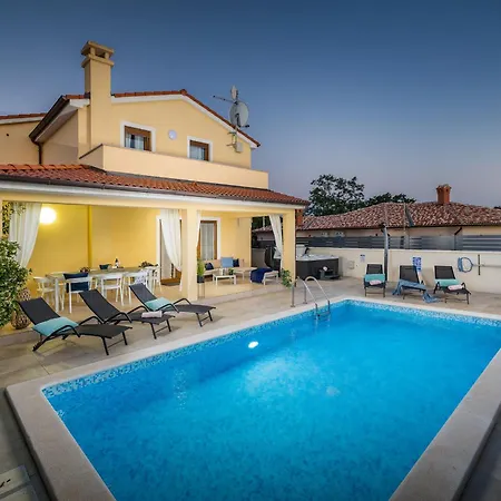 House With Pool And Whirlpool Βίλα *