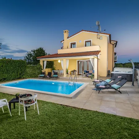 Βίλα House With Pool And Whirlpool Sarići