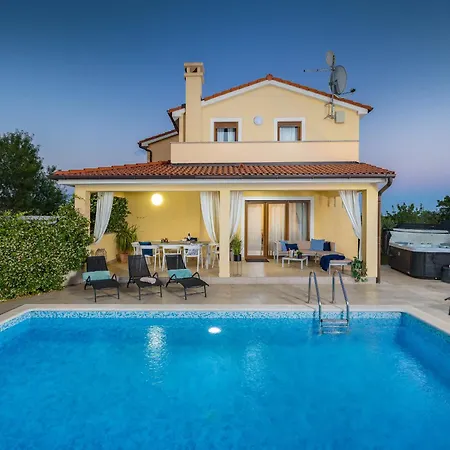House With Pool And Whirlpool Sarići