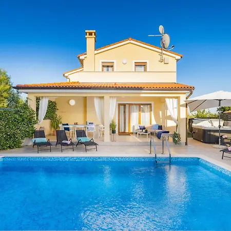 House With Pool And Whirlpool Sarići
